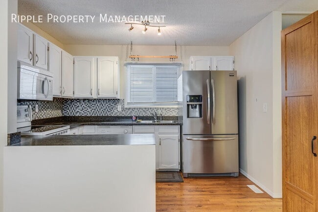 Photo - FANTASTIC 2 BEDS/ 1 BATH + DEN UPPER UNIT ONLY!