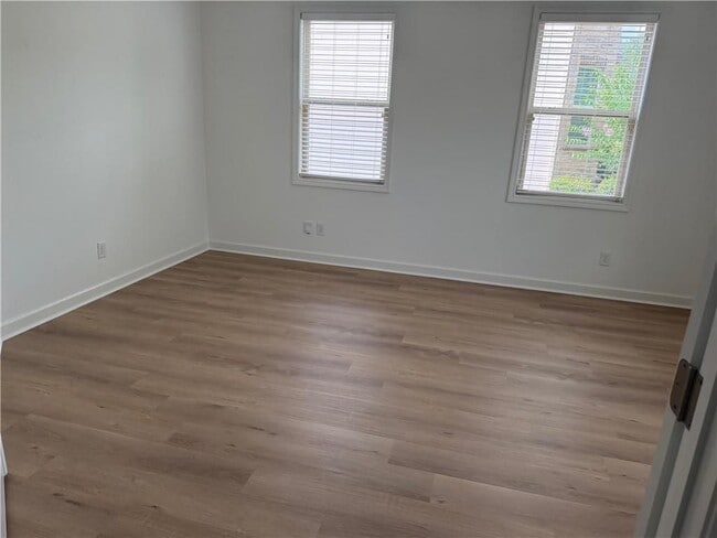 Photo - 325 Cranbrooke Cir