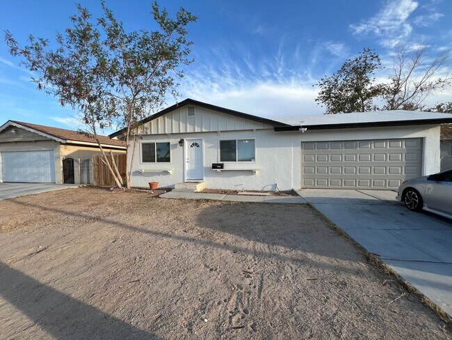 Photo - 2301 E Brooks Ave