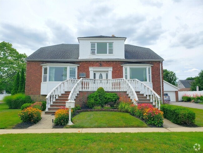 Building Photo - 227 Venetian Blvd Rental