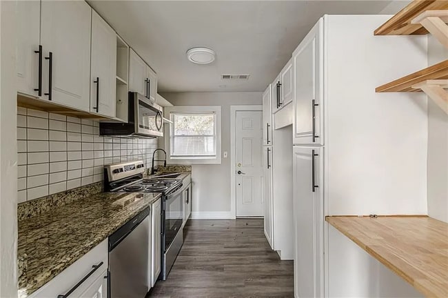 Photo - 919 Hobson St SW Unit B