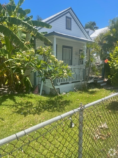 Building Photo - 1102 Pearl St Rental