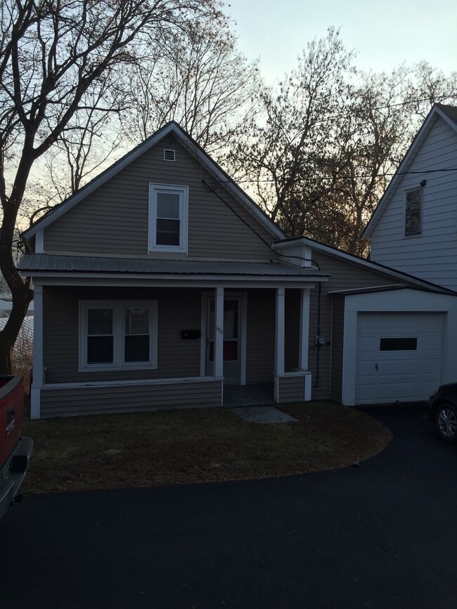 Photo - 158 S Main St