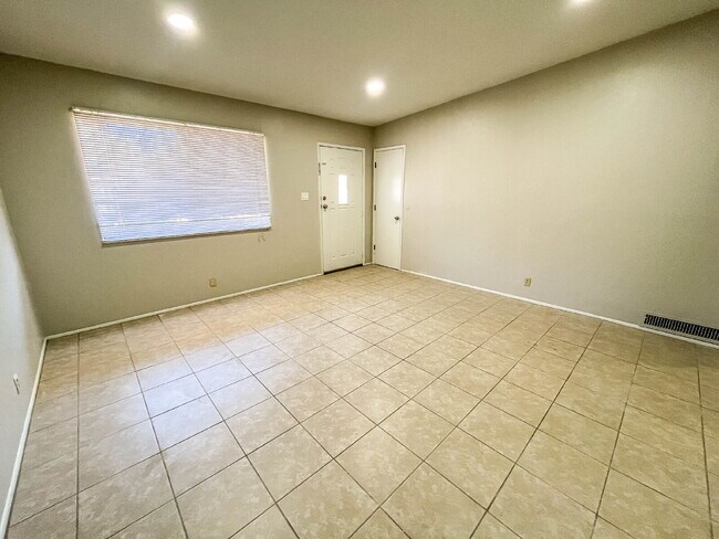 Photo - 1239 N Alamo Ave