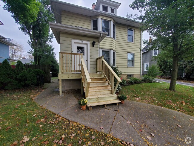 Building Photo - 407 S Hough St Rental