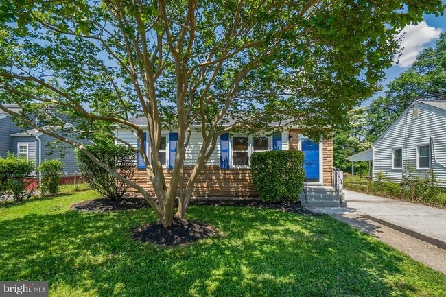 Photo - 5010 Sheridan St