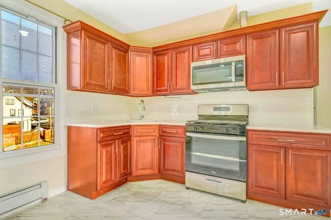 27 Walnut Ave Unit 2
