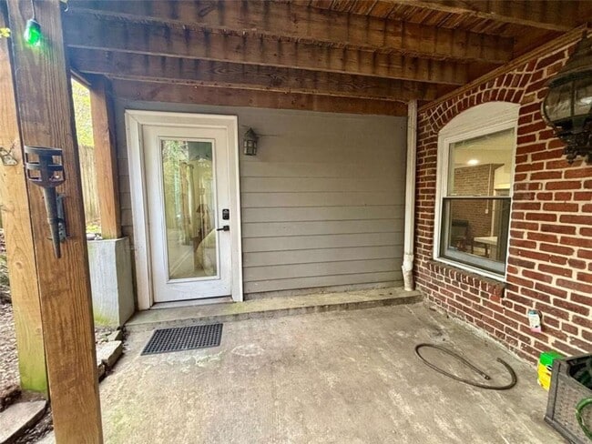 Photo - 685 Argonne Ave NE