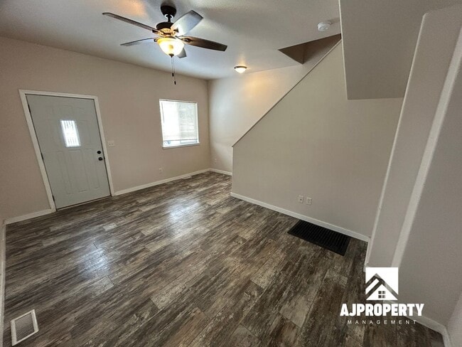 Photo - 214 W Russell St