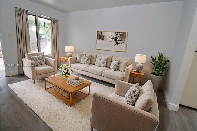 Photo - 915 NE 16th Terrace Unit 4