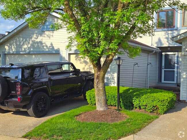 Building Photo - 5527 Windrush Ct Rental