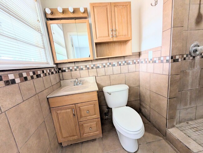 Photo - 3 Bed 2 Bath Move In Ready!