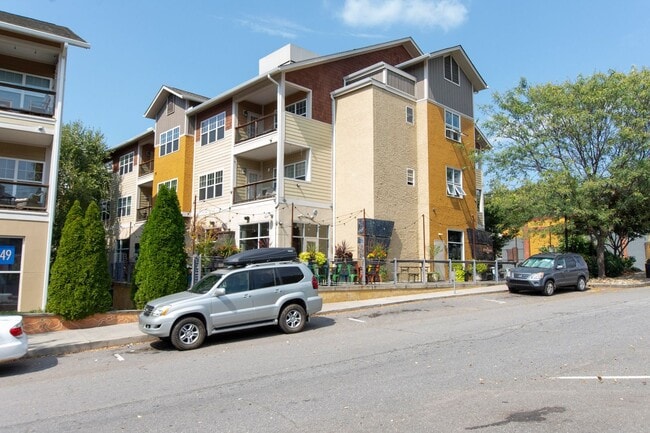 Building Photo - Luxurious Furnished Downtown Condo - 6-18 ...