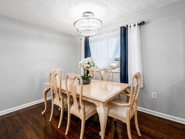 Photo - 2545 Vanderberg Ave