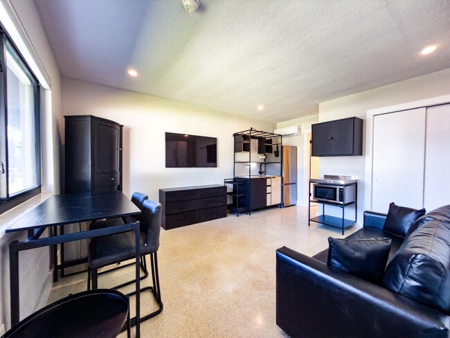 Building Photo - 47 NE 16th Pl Unit 3