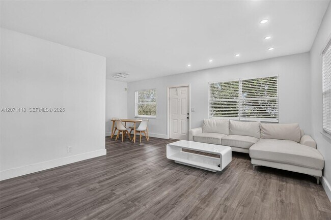 Photo - 2100 Diana Dr Unit 310