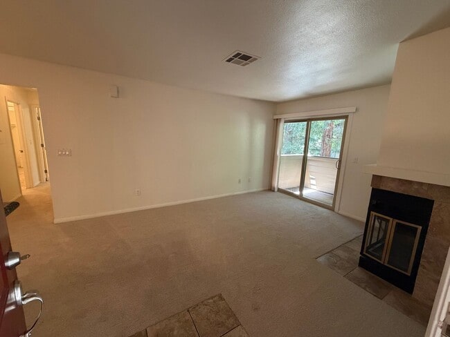 Photo - 2 Bedroom / 1 Bathroom |