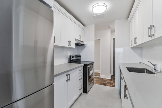 Building Photo - Avenue Park Apartments Unit B1