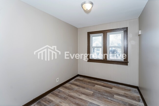 Photo - 5147 N 58th St