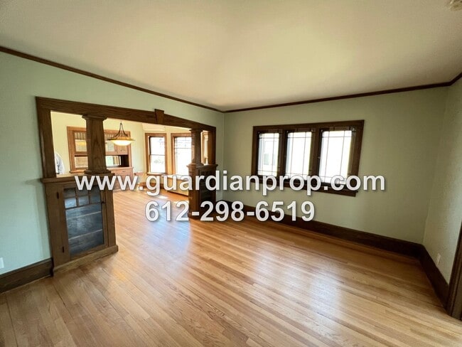 Photo - Fully Updated Upper Duplex for September 1, New Kitchen & Bath, Sunroom + Office Area, Private Ba... Unidad #106(upper )