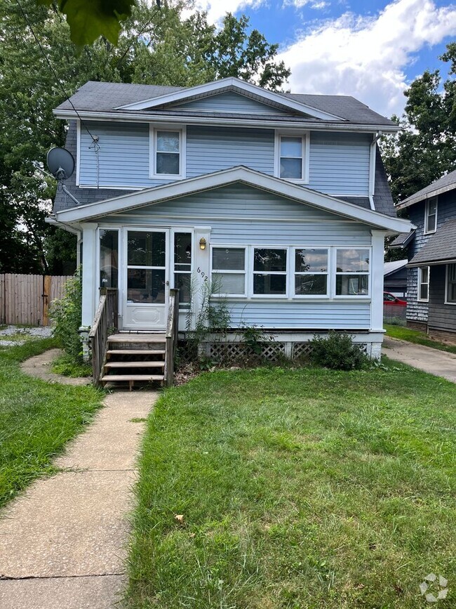 Building Photo - 3 Bedrooms & 1 Bathroom near Buchtel HS Rental