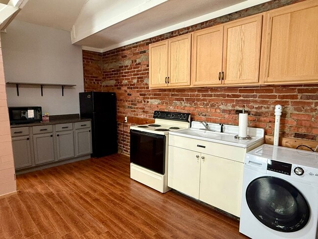 Photo - Immaculate Studio Apt. w/All utilities- Less than 5- minute drive to Downtown Bristol!