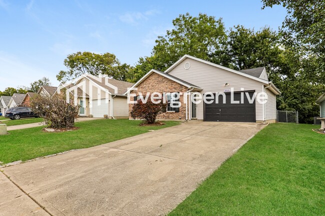 Photo - 2013 Monarch Dr