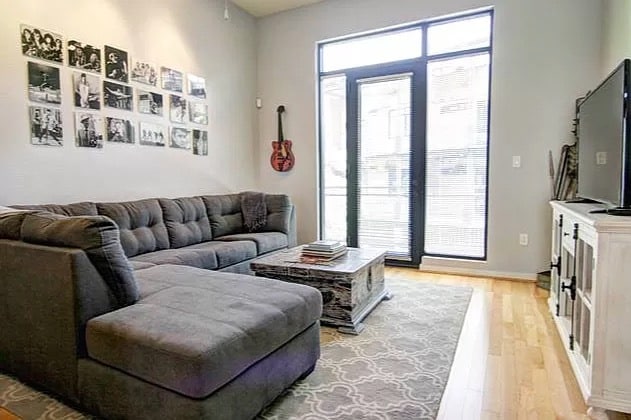 Photo - 119 W Maple Ave Unit APT 1