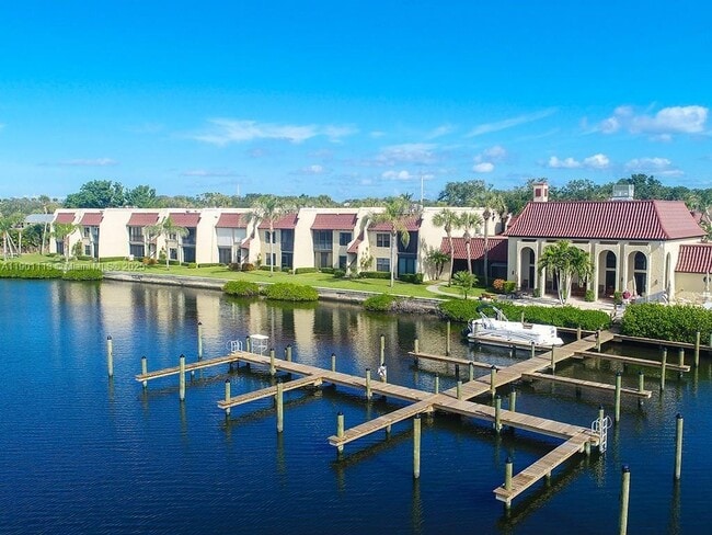 Building Photo - 5151 Jimmy Buffett Mem Hwy Unit 404
