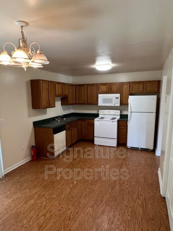 Photo - 555 Fairfax Ave