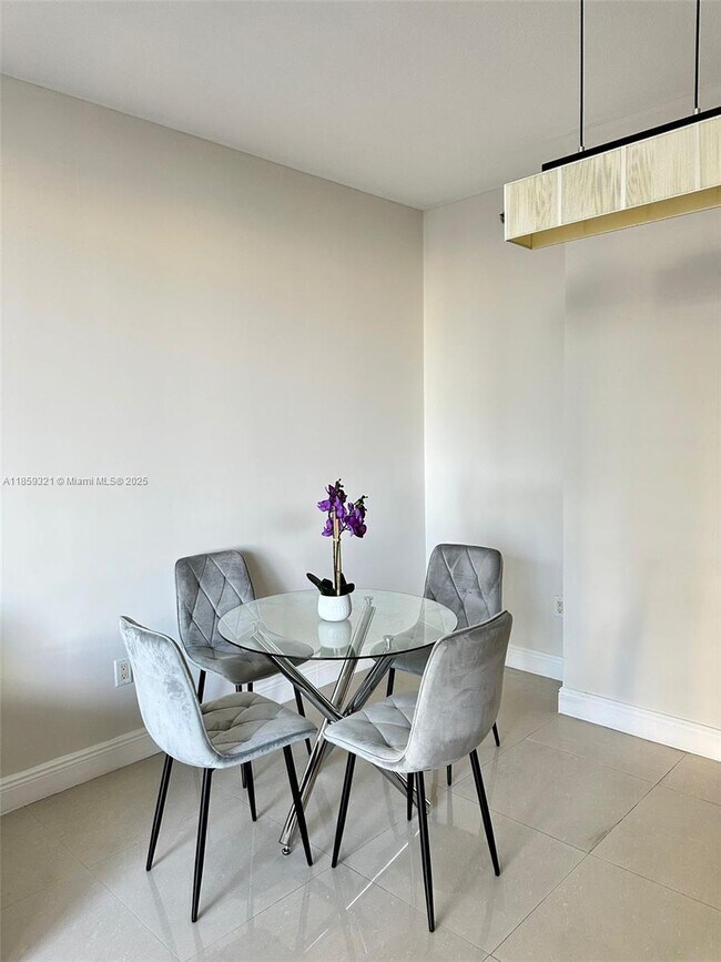 Photo - 1050 Brickell Ave Unidad 1504 Rental