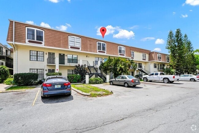 Building Photo - 6052 Village Cir N Unit 6052 Rental