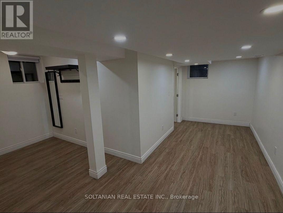 Photo - 110 Warwick Crescent