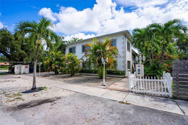 Photo - 666 NE 80th St Unidad 9