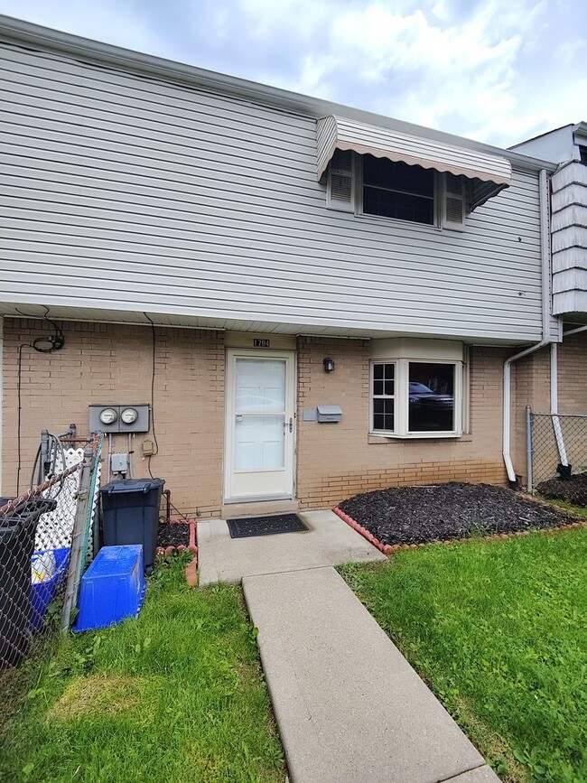 Photo - *Recently Updated 2BD/1.5BA Townhouse Available for Rent in West Mifflin*