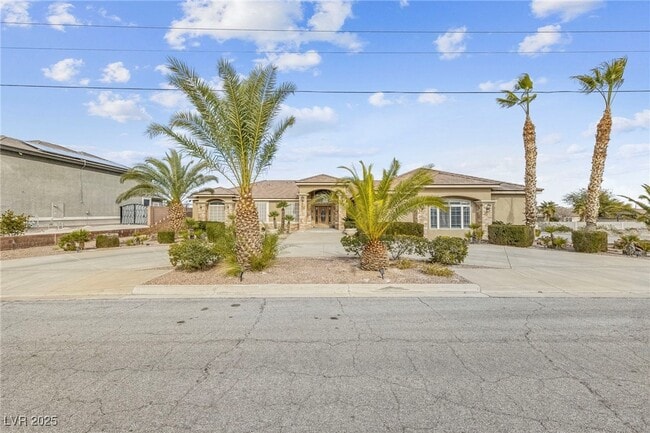 Photo - 200 W Desert Rose Dr