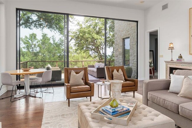 Photo - 2102 Paisano Rd