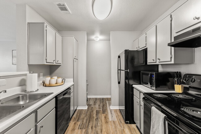 Photo - Sunset Pointe Apartments