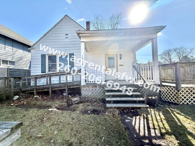 Building Photo - 3 Bedroom House