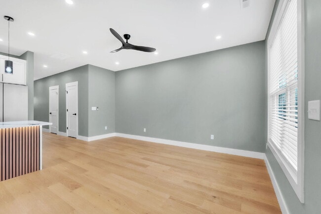 Photo - Updated 3-Bedroom, 2.5-Bathroom Townhome Gem in Landrum Unidad A