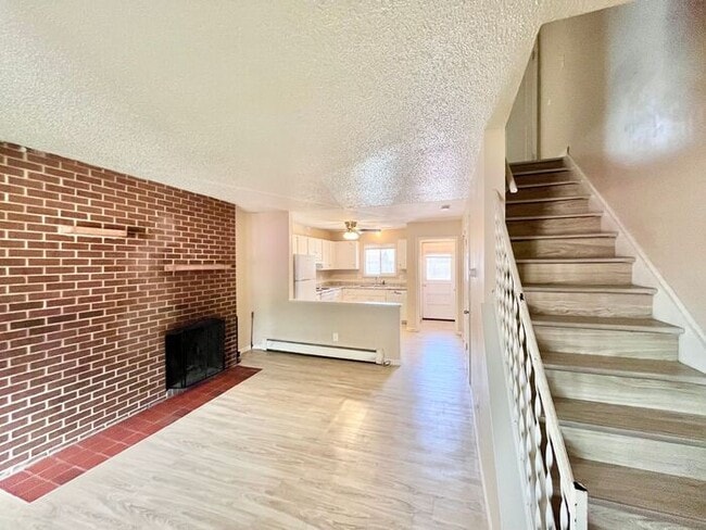 Beautiful 2 Bedroom Town Home! - Beautiful 2 Bedroom Town Home!