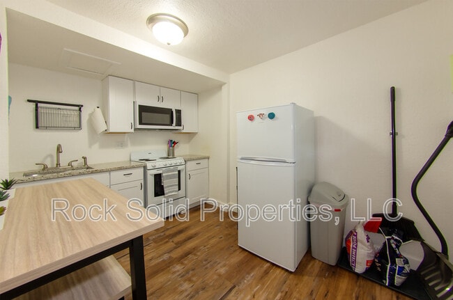 Photo - 516 E 6th St