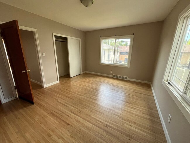 Photo - 3709 3rd Ave N Unidad Upstairs