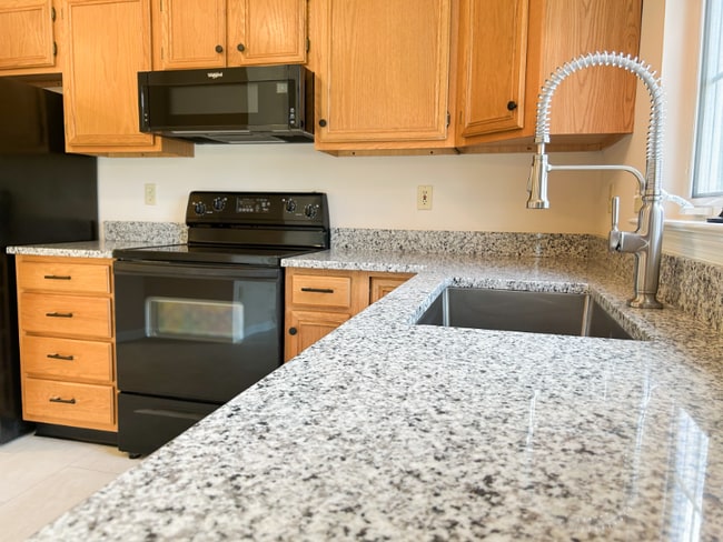 Photo - 21 Oakgrove Ln