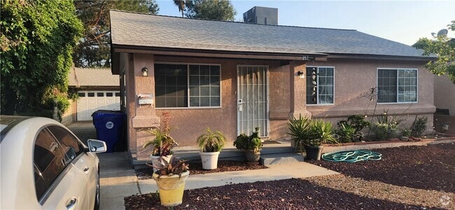 Building Photo - 267 E 43rd St Rental