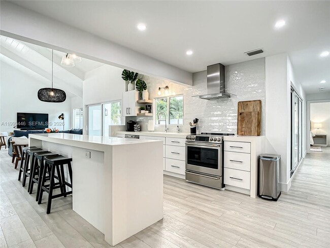 Photo - 104 Angelfish Ln