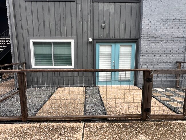 Photo - 909 Reinli St Unidad 112