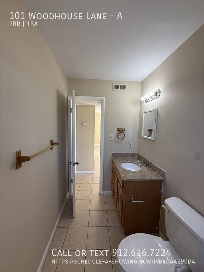 Building Photo - 101 Woodhouse Ln Unit A