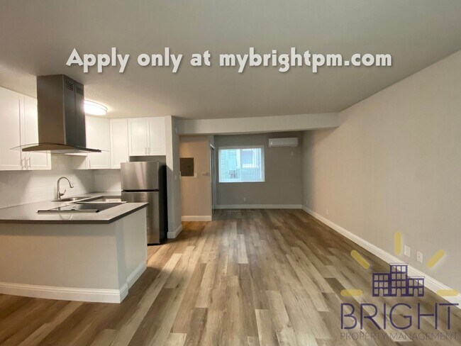 Building Photo - Fully remodeled studio apartment in gated community! Unit 04 North