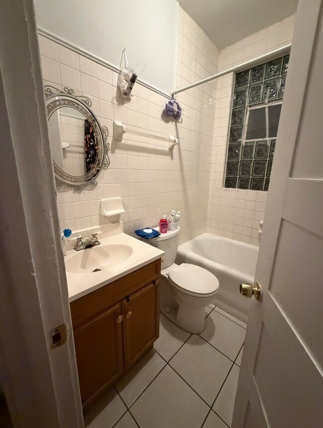 Photo - 5937 W Dakin St Unit 1